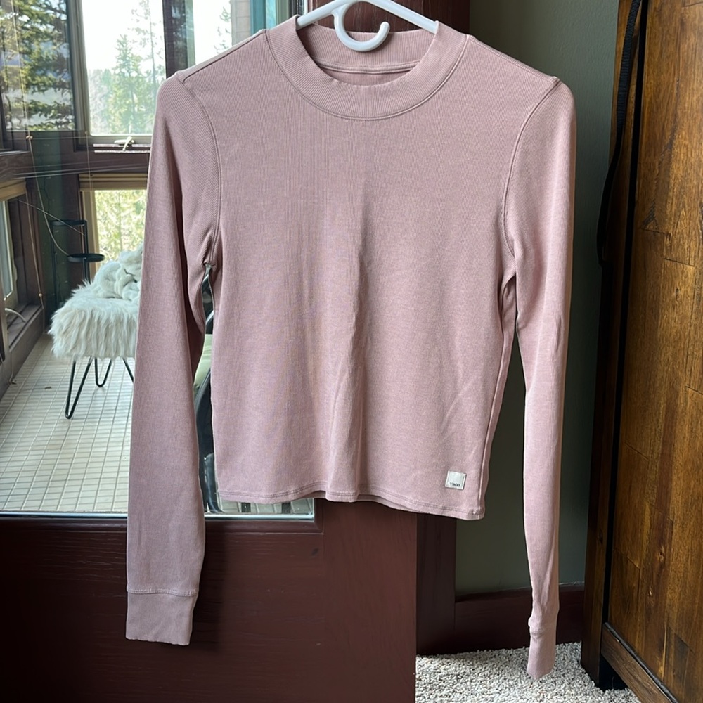 VUORI Mudra Fitted Long-Sleeve T-Shirt, size medium